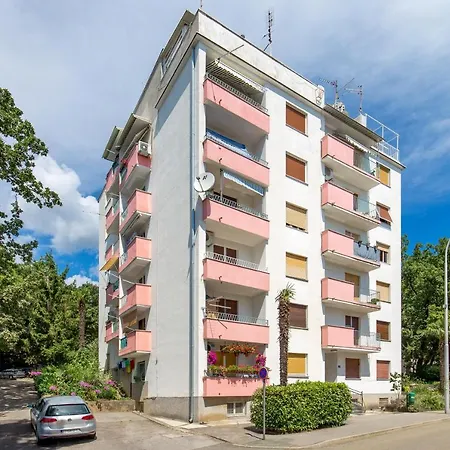 Rozi Opatija