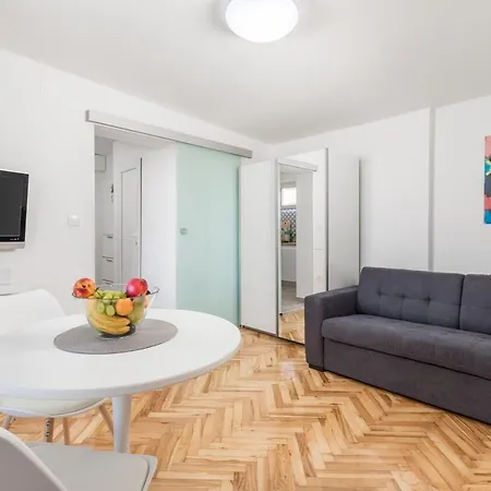 Rozi Apartment